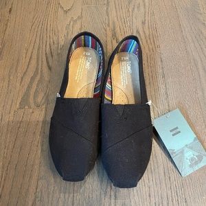 Tom’s Canvas Classic Slip-on (all black)